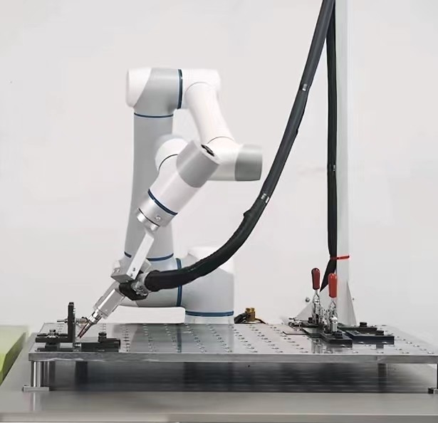 Εκτός από cobot ευρέως τη χρήση με το συνεταιριστικό ρομπότ 6 ποσοστού 1300mm άξονας για τις μηχανές συγκόλλησης