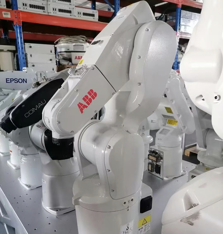 Βιομηχανικός βραχίονας 6 ρομπότ ABB IRB1200-5/0.9 εργασία άξονα με το αγαθό ρομπότ οράματος στη συνέλευση