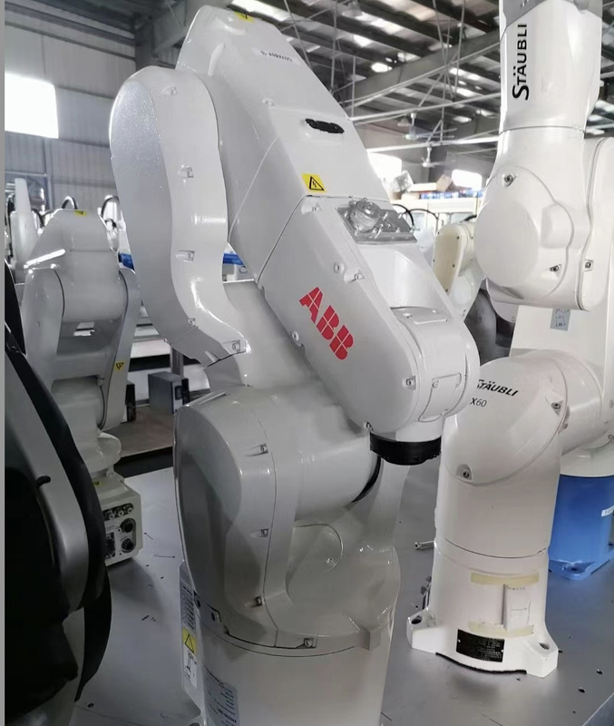 Βιομηχανικός βραχίονας 6 ρομπότ ABB IRB1200-5/0.9 εργασία άξονα με το αγαθό ρομπότ οράματος στη συνέλευση