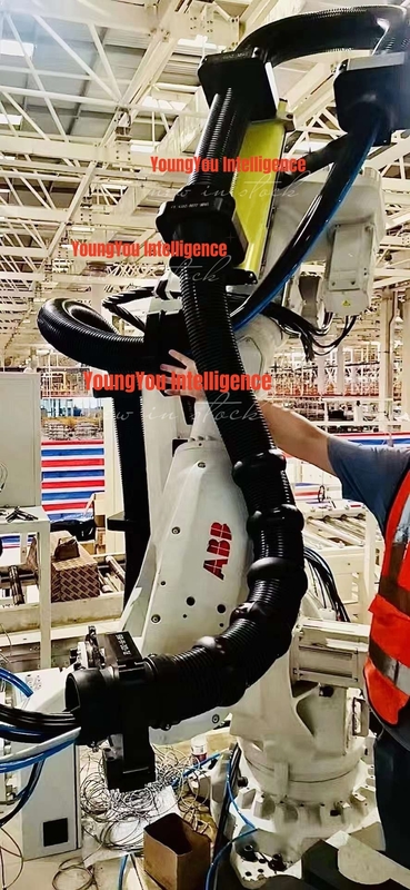 Μηχανικός βραχίονας ρομπότ Abb για την πώληση ABB IRB 6700 γραμμή 2600mm πακέτων μπαταριών διανομής