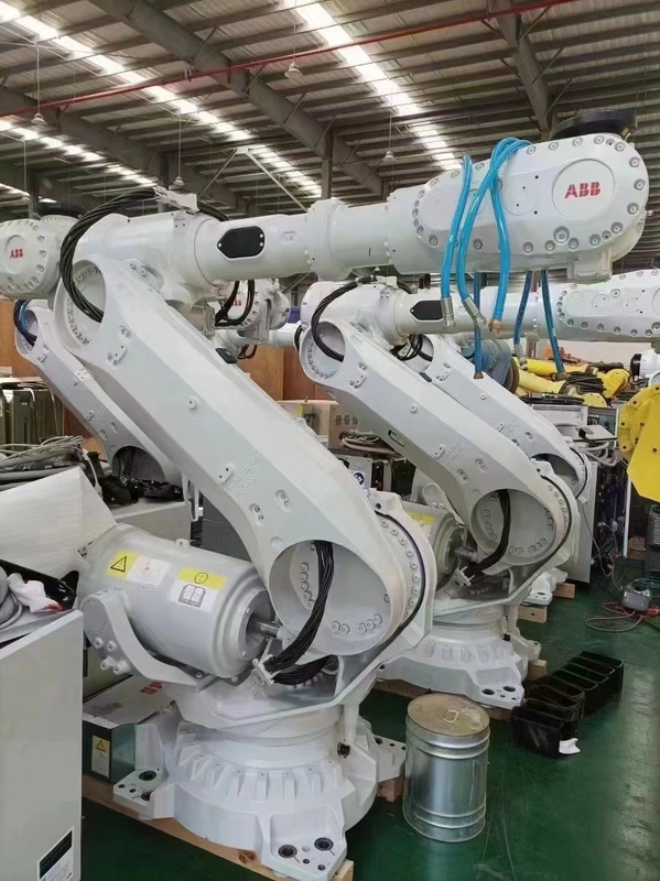 Μηχανικός βραχίονας ρομπότ Abb για την πώληση ABB IRB 6700 γραμμή 2600mm πακέτων μπαταριών διανομής