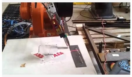 Σύστημα ABB Kuka Fanuc 6 ρομπότ συγκόλλησης λέιζερ ινών βραχίονας ρομπότ άξονα   Βάθος 0.046mm